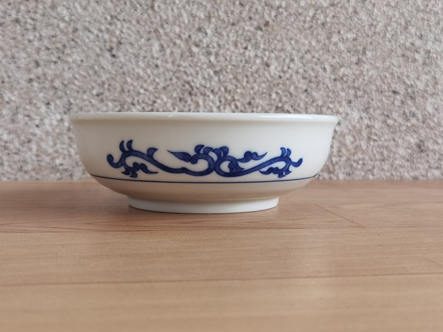 古玩陶瓷花果紋青花盤真品鑒賞圖