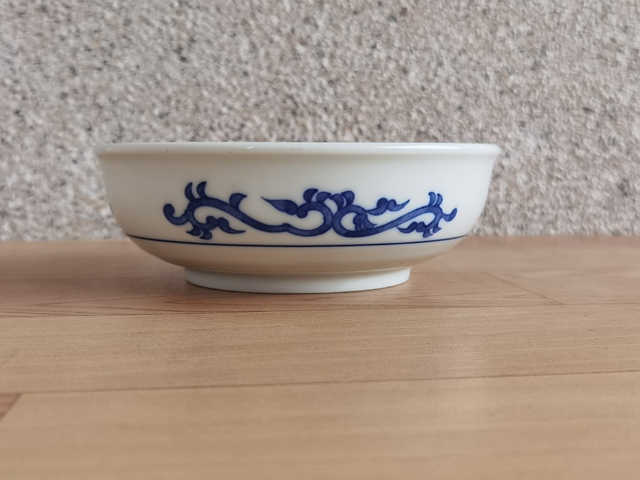 古玩陶瓷花果紋青花盤真品鑒賞圖