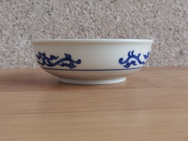 古玩陶瓷花果紋青花盤真品鑒賞圖