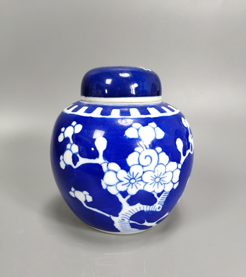 古玩陶瓷青花冰梅圖蓋罐真品鑒賞圖