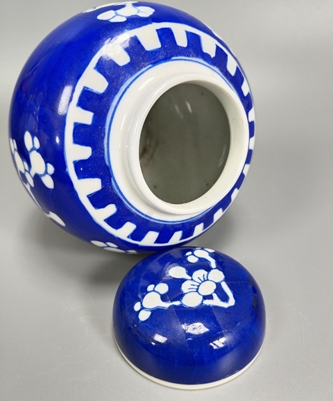 古玩陶瓷青花冰梅圖蓋罐真品鑒賞圖