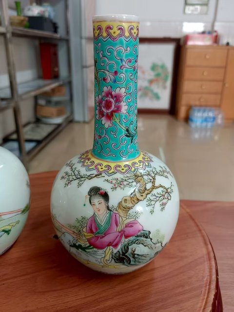 古玩陶瓷仕女人物紋天球瓶真品鑒賞圖
