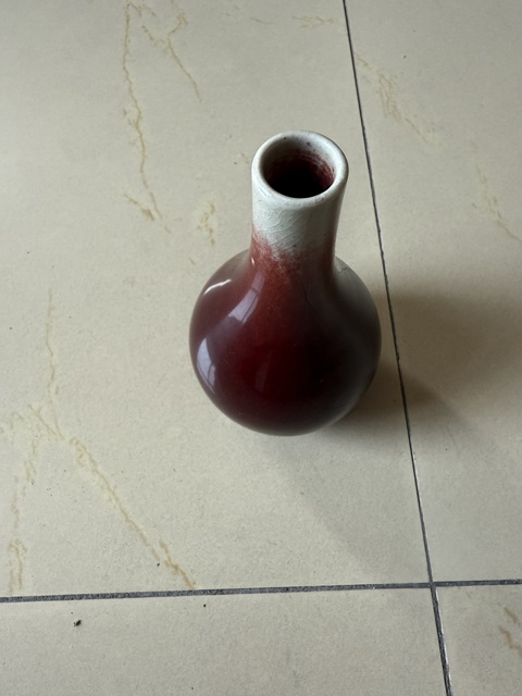 古玩陶瓷紅釉天球瓶真品鑒賞圖