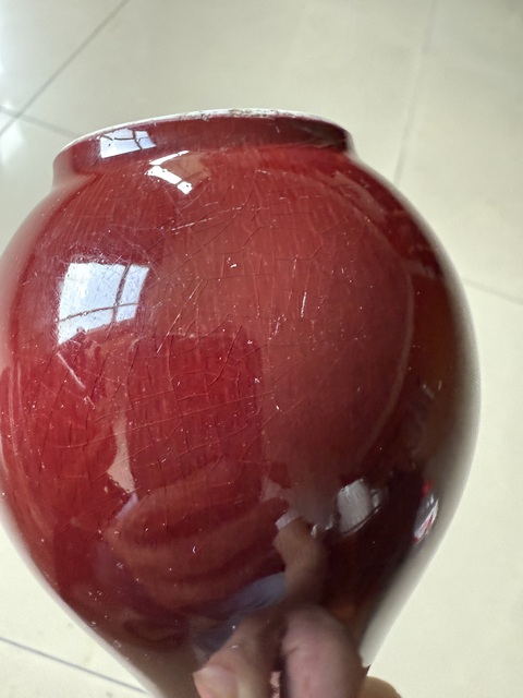 古玩陶瓷紅釉天球瓶真品鑒賞圖