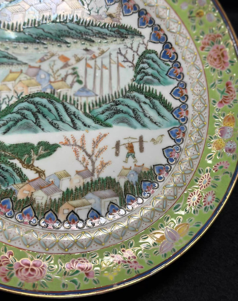 古玩陶瓷粉彩山水紋盤真品鑒賞圖