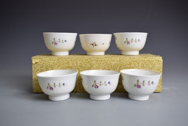 古玩陶瓷清中晚粉彩花卉紋杯一組真品鑒賞圖