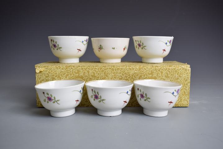 古玩陶瓷清中晚粉彩花卉紋杯一組真品鑒賞圖