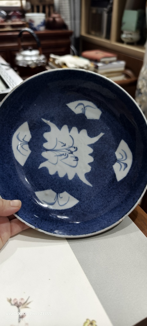 古玩陶瓷灑藍釉開光竹紋青花盤真品鑒賞圖