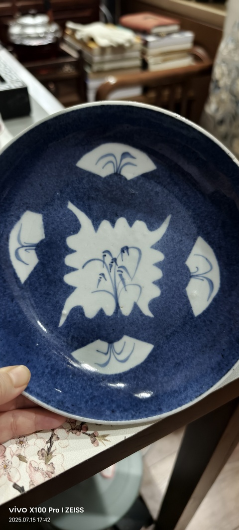 古玩陶瓷灑藍釉開光竹紋青花盤真品鑒賞圖