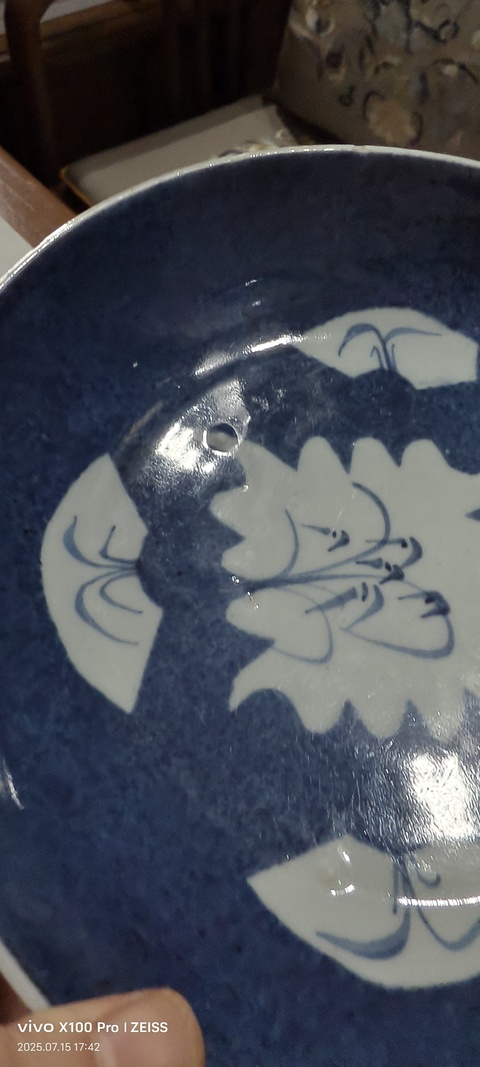 古玩陶瓷灑藍釉開光竹紋青花盤真品鑒賞圖