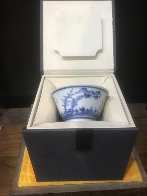 古玩陶瓷山水紋青花杯真品鑒賞圖