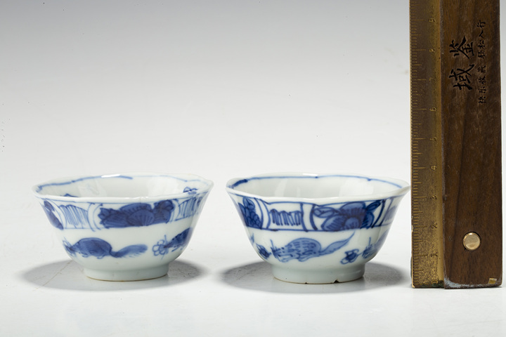 古玩陶瓷清康熙·青花海屋松鼠紋花口杯一對真品鑒賞圖
