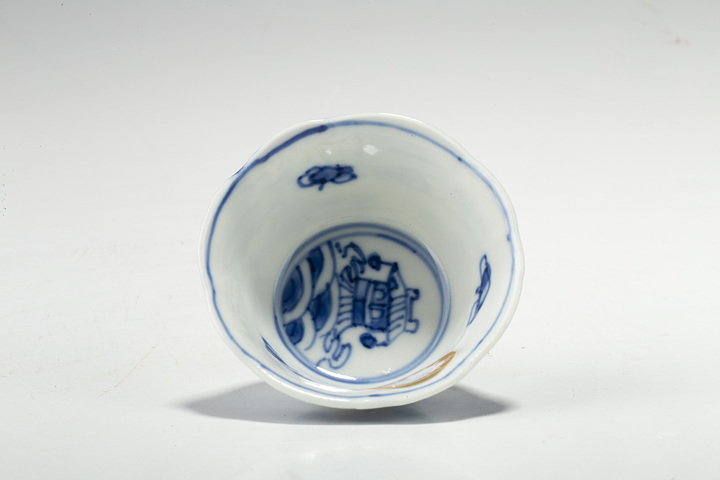 古玩陶瓷清康熙·青花海屋松鼠紋花口杯一對真品鑒賞圖