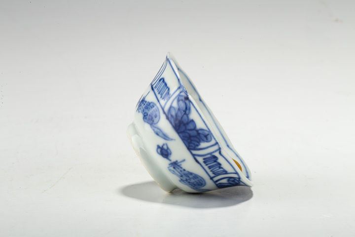 古玩陶瓷清康熙·青花海屋松鼠紋花口杯一對真品鑒賞圖