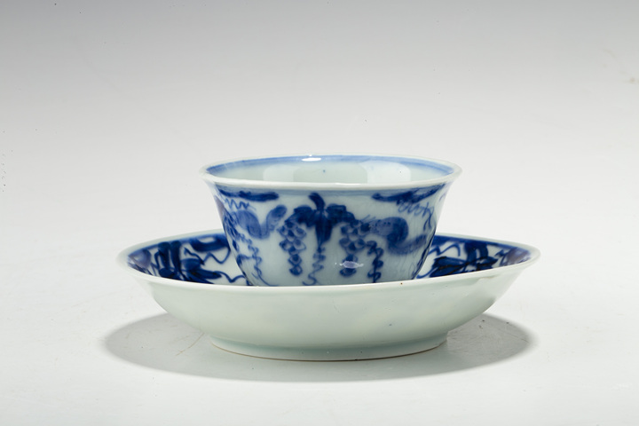 古玩陶瓷清康熙·青花松鼠葡萄紋杯碟一套真品鑒賞圖