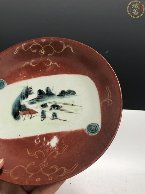 古玩陶瓷清中·**紅地描金開窗粉彩山水紋盤拍賣,當前價格2999元
