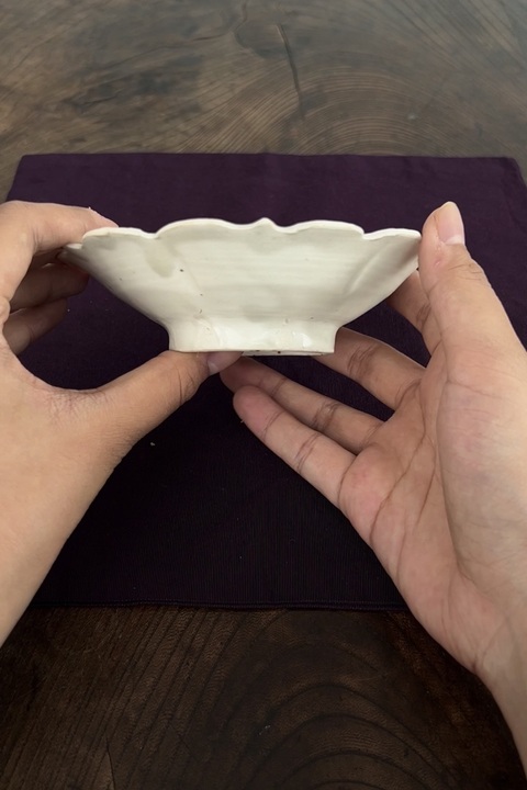 古玩陶瓷晚唐定窯菱花口盤真品鑒賞圖