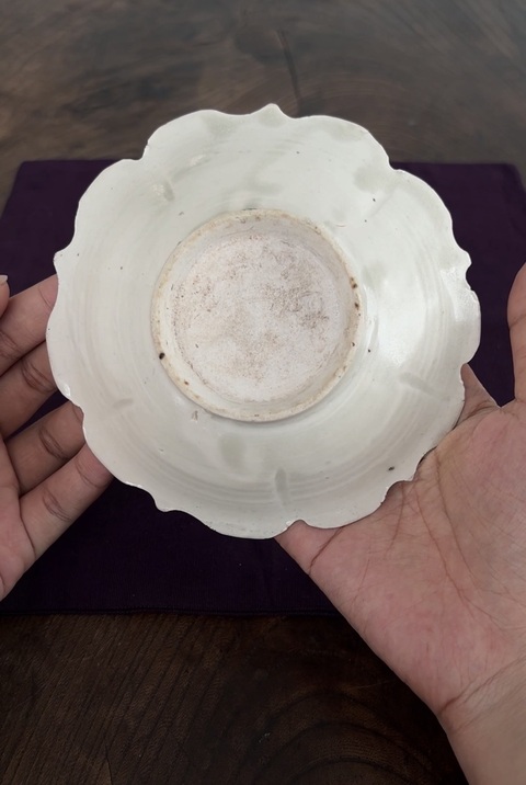 古玩陶瓷晚唐定窯菱花口盤真品鑒賞圖