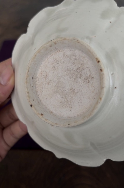 古玩陶瓷晚唐定窯菱花口盤真品鑒賞圖