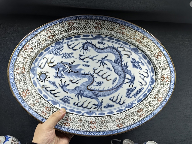 古玩陶瓷玲瓏瓷青花加彩龍紋盤真品鑒賞圖