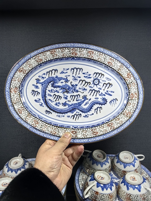 古玩陶瓷玲瓏瓷青花加彩龍紋盤真品鑒賞圖