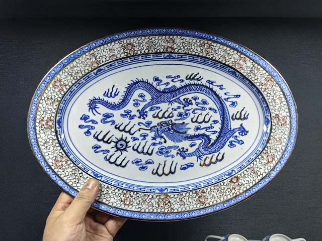 古玩陶瓷玲瓏瓷青花加彩龍紋盤真品鑒賞圖