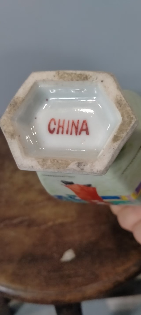 古玩陶瓷民國粉彩瓶真品鑒賞圖