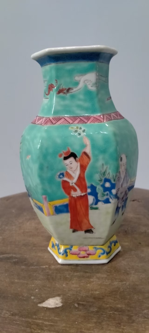 古玩陶瓷民國粉彩瓶真品鑒賞圖
