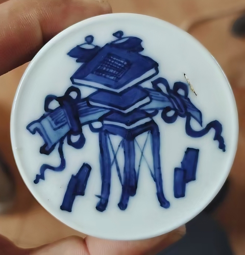 古玩陶瓷博古圖青花蓋盒真品鑒賞圖