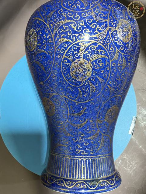 古玩陶瓷灑藍釉描金纏枝花卉觀音瓶真品鑒賞圖