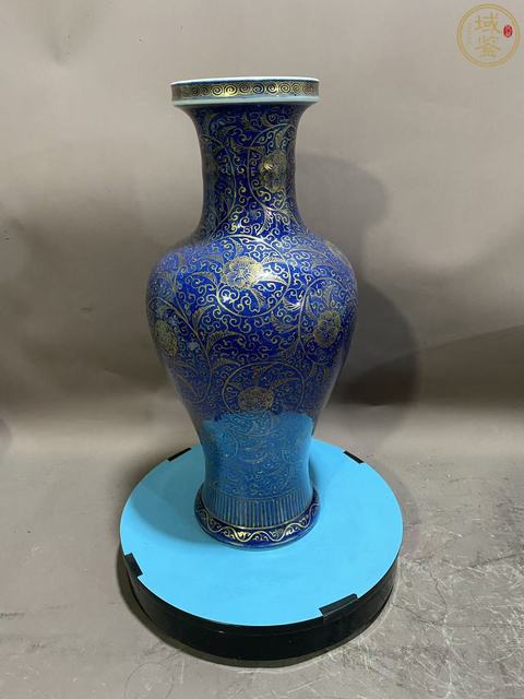 古玩陶瓷灑藍釉描金纏枝花卉觀音瓶真品鑒賞圖