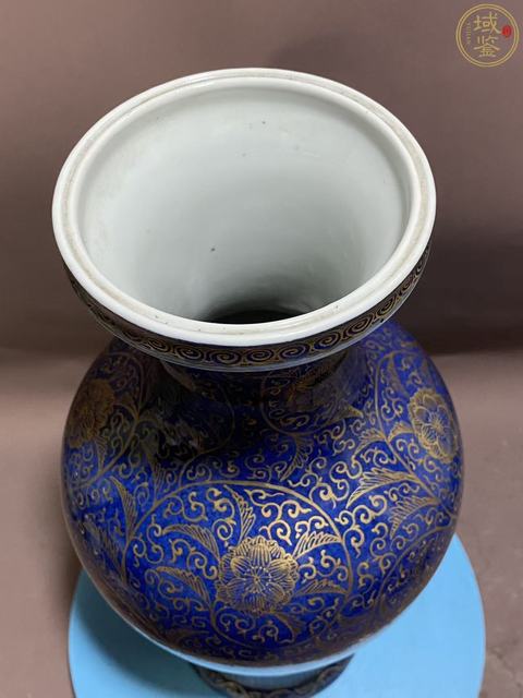古玩陶瓷灑藍釉描金纏枝花卉觀音瓶真品鑒賞圖