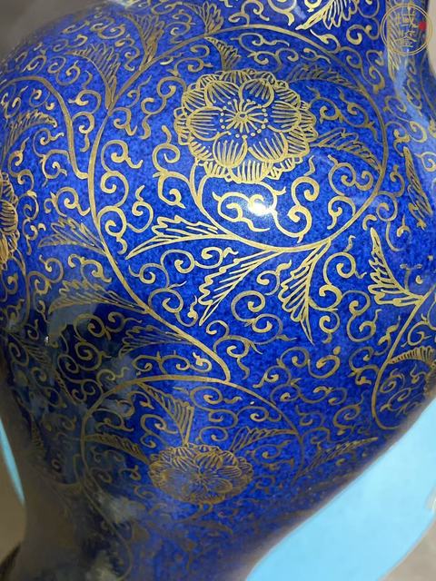古玩陶瓷灑藍釉描金纏枝花卉觀音瓶真品鑒賞圖