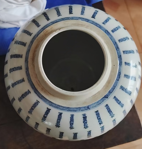 古玩陶瓷壽字紋青花罐真品鑒賞圖