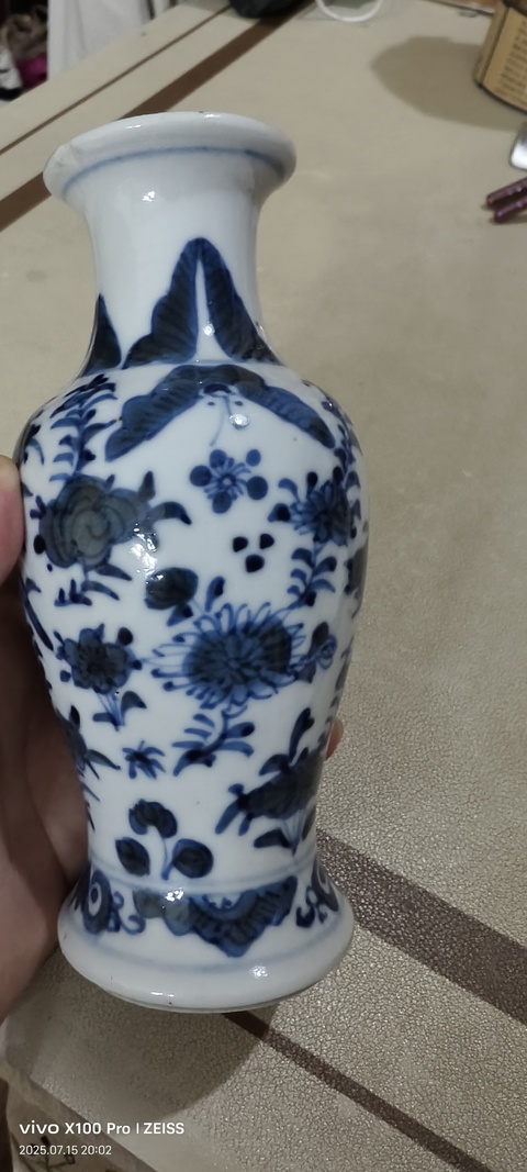 古玩陶瓷花鳥紋青花觀音瓶真品鑒賞圖