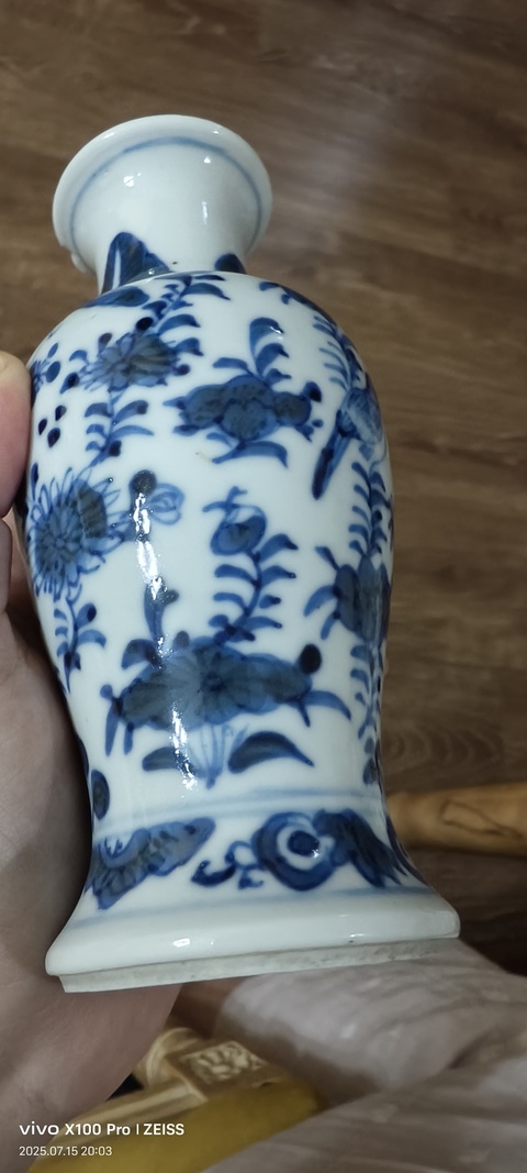 古玩陶瓷花鳥紋青花觀音瓶真品鑒賞圖