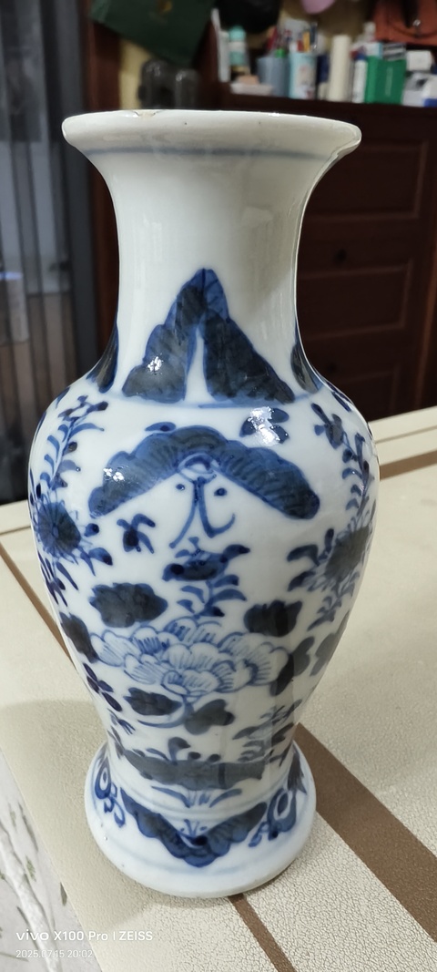 古玩陶瓷花鳥紋青花觀音瓶真品鑒賞圖
