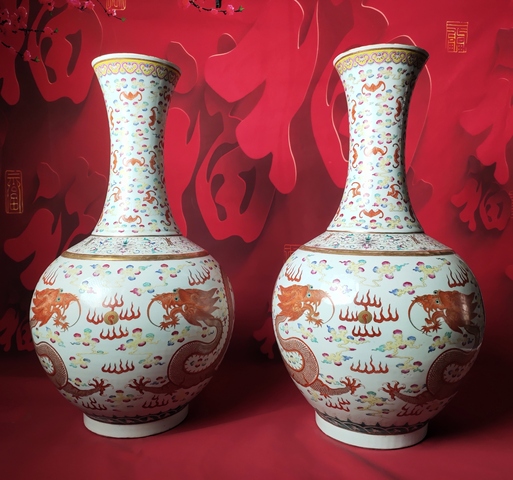 古玩陶瓷清光緒官窯粉彩雙龍戲珠紋大玉堂春瓶真品鑒賞圖