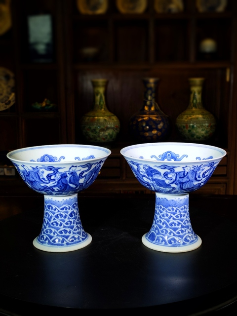 古玩陶瓷清道光二十五年青花八仙過海圖高足碗一對真品鑒賞圖