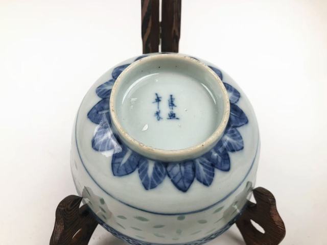 古玩陶瓷清光緒·青花云蝠紋玲瓏碗拍賣,當前價格0元