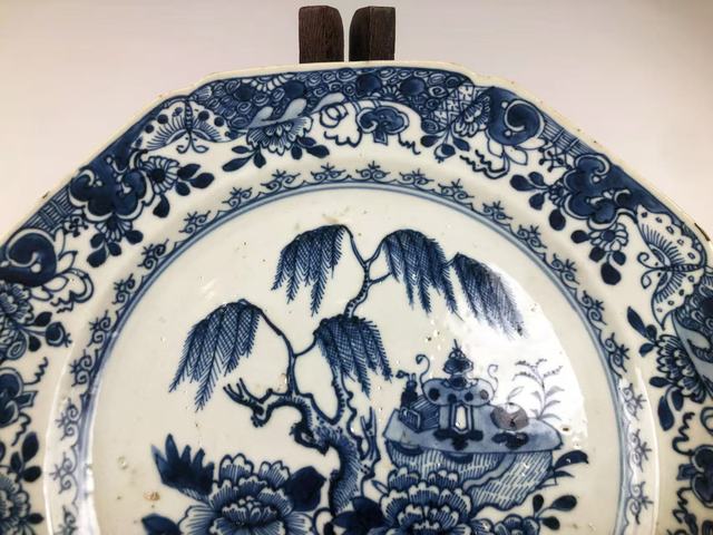古玩陶瓷清早期·青花柳樹八方盤拍賣,當前價格99元