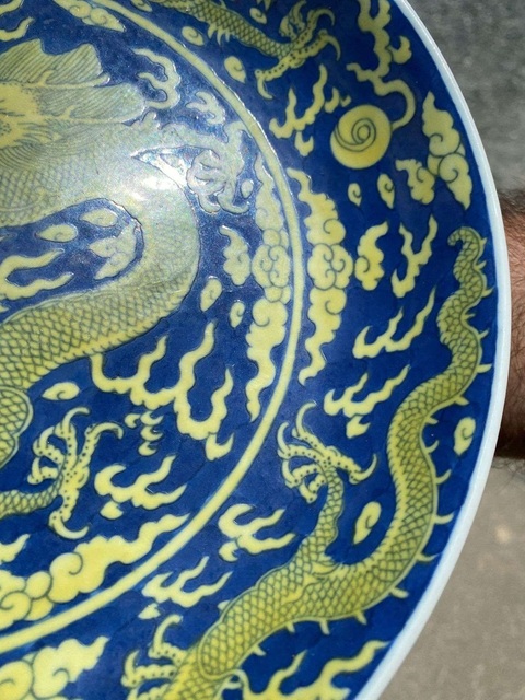 古玩陶瓷青花黃釉龍紋盤真品鑒賞圖