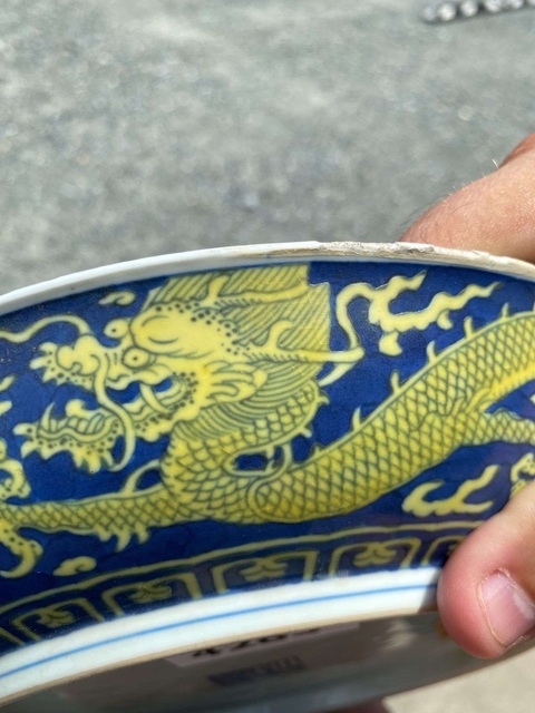 古玩陶瓷青花黃釉龍紋盤真品鑒賞圖