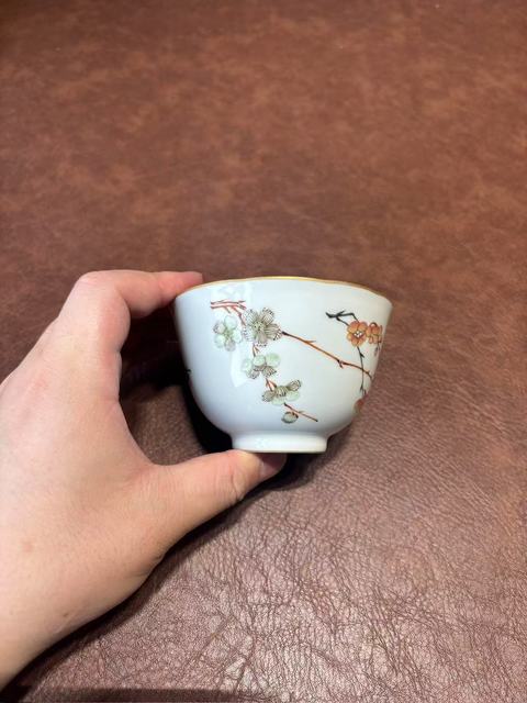 古玩陶瓷花卉紋蓋杯真品鑒賞圖