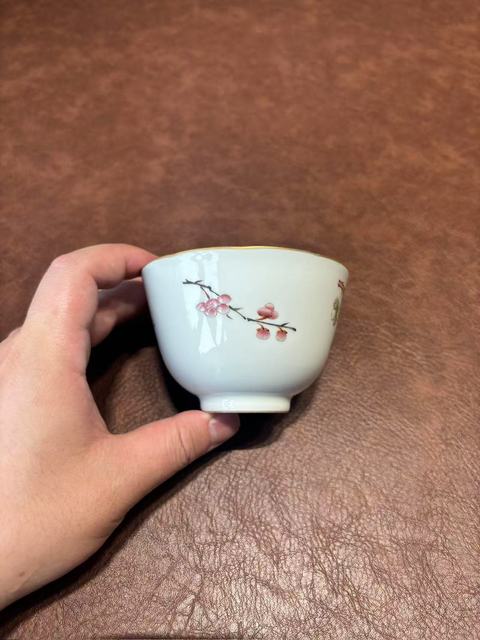 古玩陶瓷花卉紋蓋杯真品鑒賞圖