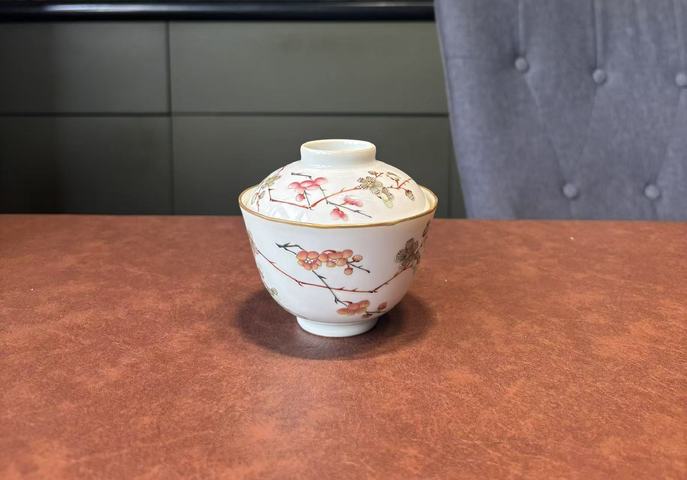 古玩陶瓷花卉紋蓋杯真品鑒賞圖
