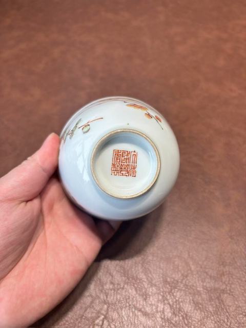 古玩陶瓷花卉紋蓋杯真品鑒賞圖