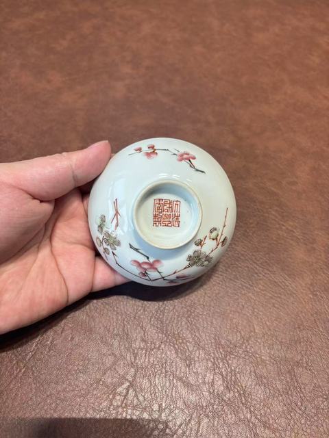 古玩陶瓷花卉紋蓋杯真品鑒賞圖