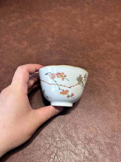 古玩陶瓷花卉紋蓋杯真品鑒賞圖