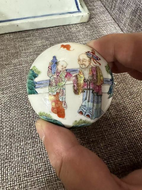 古玩陶瓷粉彩蓋盒真品鑒賞圖